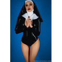 20-01-29 12518971-05 I was reminded here of my other latex nun with a gun - and I decided to col(.) 1440x2160-g8xuuzjU.jpg